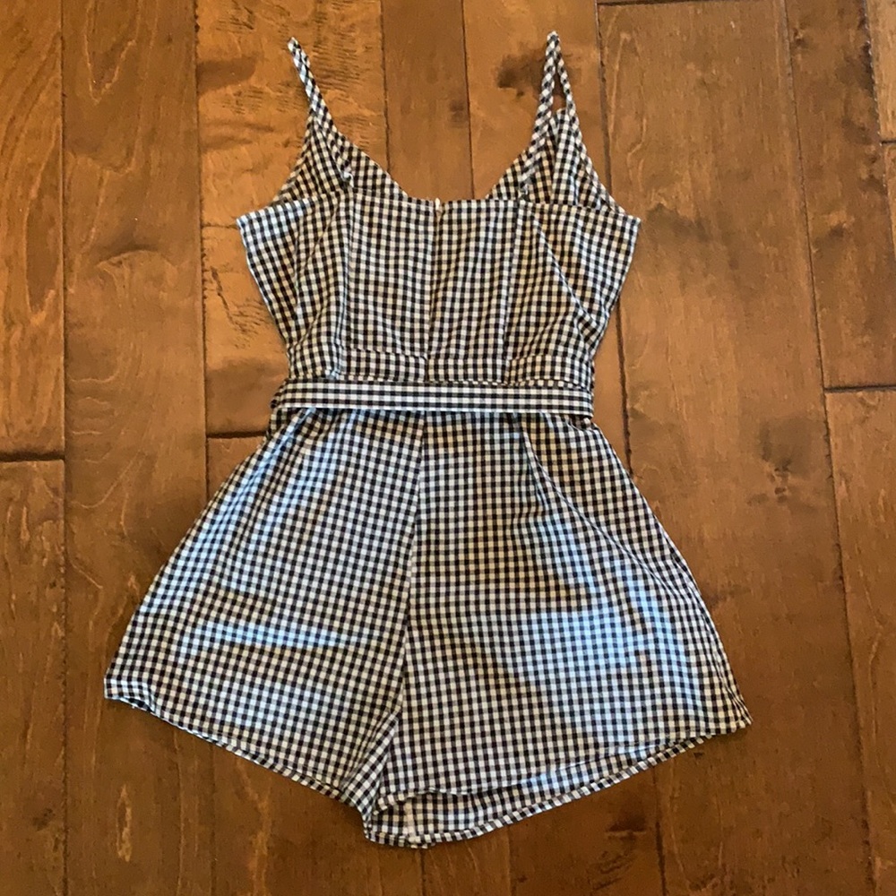 Checkered Romper - Picture 3 of 4